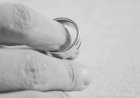 Cincin Saja Tak Cukup Mengikat