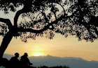 Mengejar Senja Bersama Mama