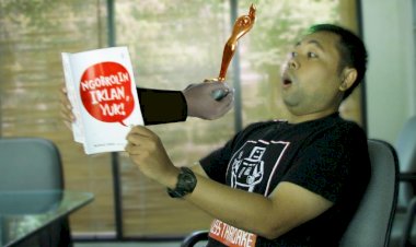 PENULIS BUKU ITU PROFESI KERE.