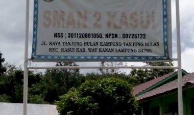 Guru tak hanya memberi Ilmu