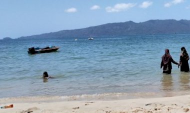 Menjelajah Pantai Karanggongso Trenggalek