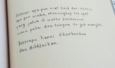 Telanjang Bersama Kata-Kata