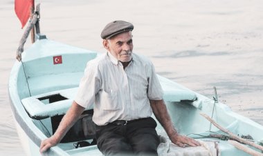 Si Tua Pecinta Sang Muda