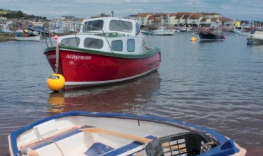 Senja di Pelabuhan Kecil