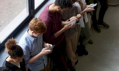 Pentingnya Etika Berkomunikasi Lewat Media
