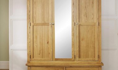 Nyanyian Lain Lewat Cermin Lain di Dunia