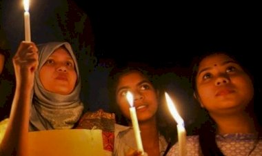 Bulan untuk Perempuan