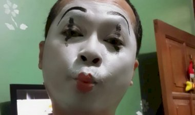 HADAPI DENGAN SENYUMAN