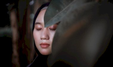 Berpakaian tapi Telanjang