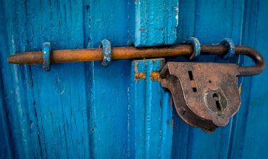 Terkunci di Dalam WC