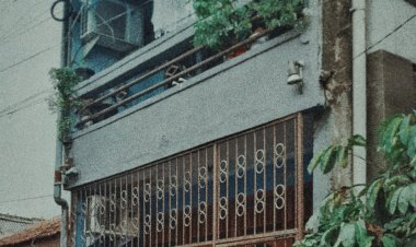 DISINI, TEMBOKPUN BERTELINGA