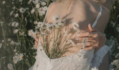 Wanita itu bukan aku atau kamu