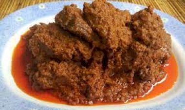 Antara Ibu, Rendang dan Devina