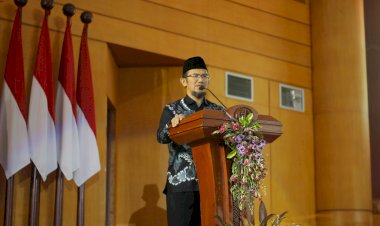 Ketua IKADI Bogor Beri Pesan Semangat dalam Sambutan Wisuda ke-18 STEI SEBI