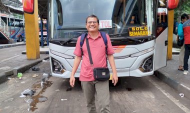 Setahun di Atas Roda: Catatan Seorang Suami, Ayah, dan Penglajo