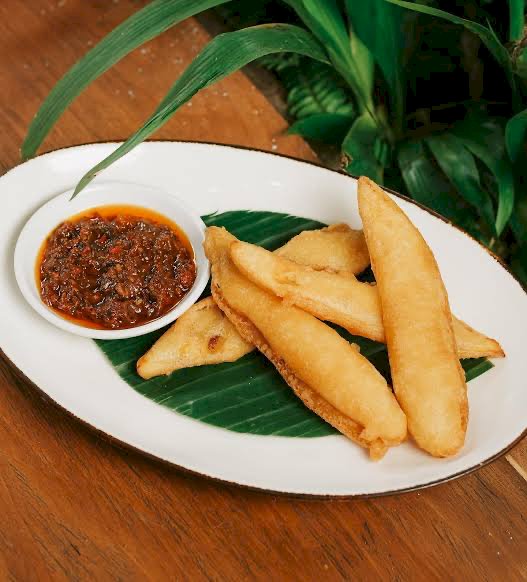 PISANG GORENG DAN SAMBAL